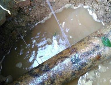 水城楼顶渗水维修公司分享下地暖漏水的原因及检测方法。